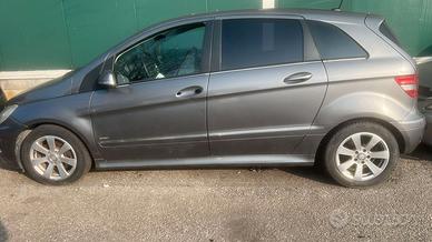 pezzi di ricambio mercedes classe B 200 diesel
