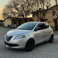 LANCIA YPSILON 5PORTE (130.000km) NEOPATENTATI