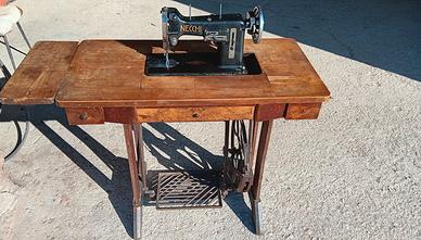 Macchina da cucire Necchi