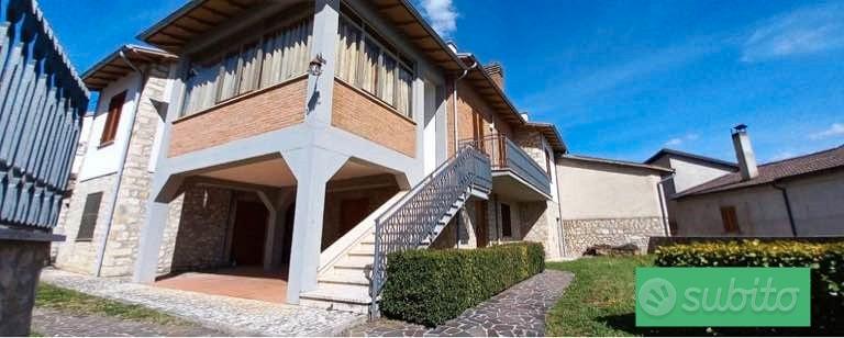 Villa con giardino - Vista 2
