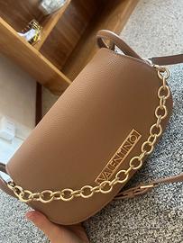 Borsa a tracolla Valentino color cuoio con catena 