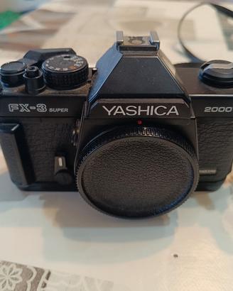 Yashica FX-3 Super 2000 – Reflex analogica vintage
