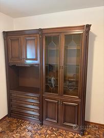 Credenza d’epoca. Mobile in stile classico