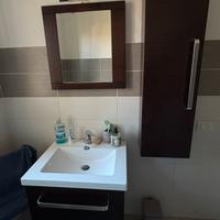 Mobili bagno, specchio con led e colonna sospesa