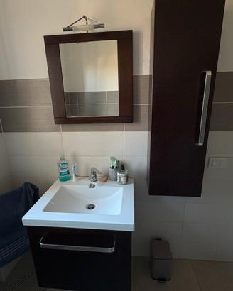 Mobili bagno, specchio con led e colonna sospesa