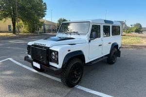 LAND ROVER DEFENDER 110, 7 POSTI