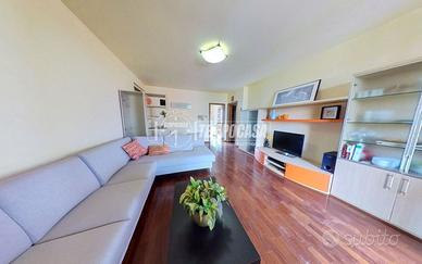 AMPIO APPARTAMENTO CON GARAGE E SOFFITTA