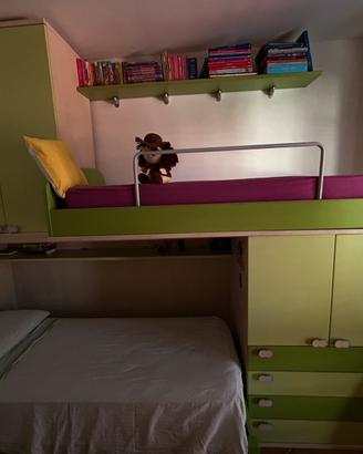 Cameretta completa con letto a castello e armadio