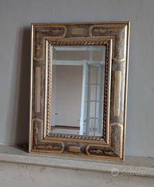 Specchio vintage con cornice dorata