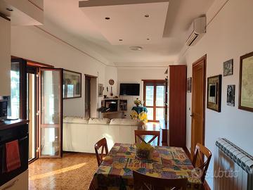 Immobile a Cisterna diviso in tre unità abitative