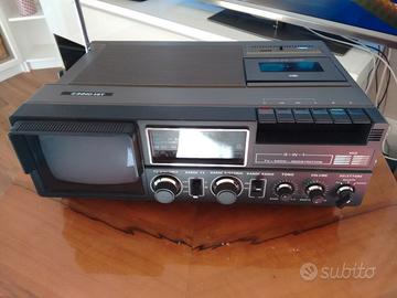 Televisione vintage portatile radio e registratore