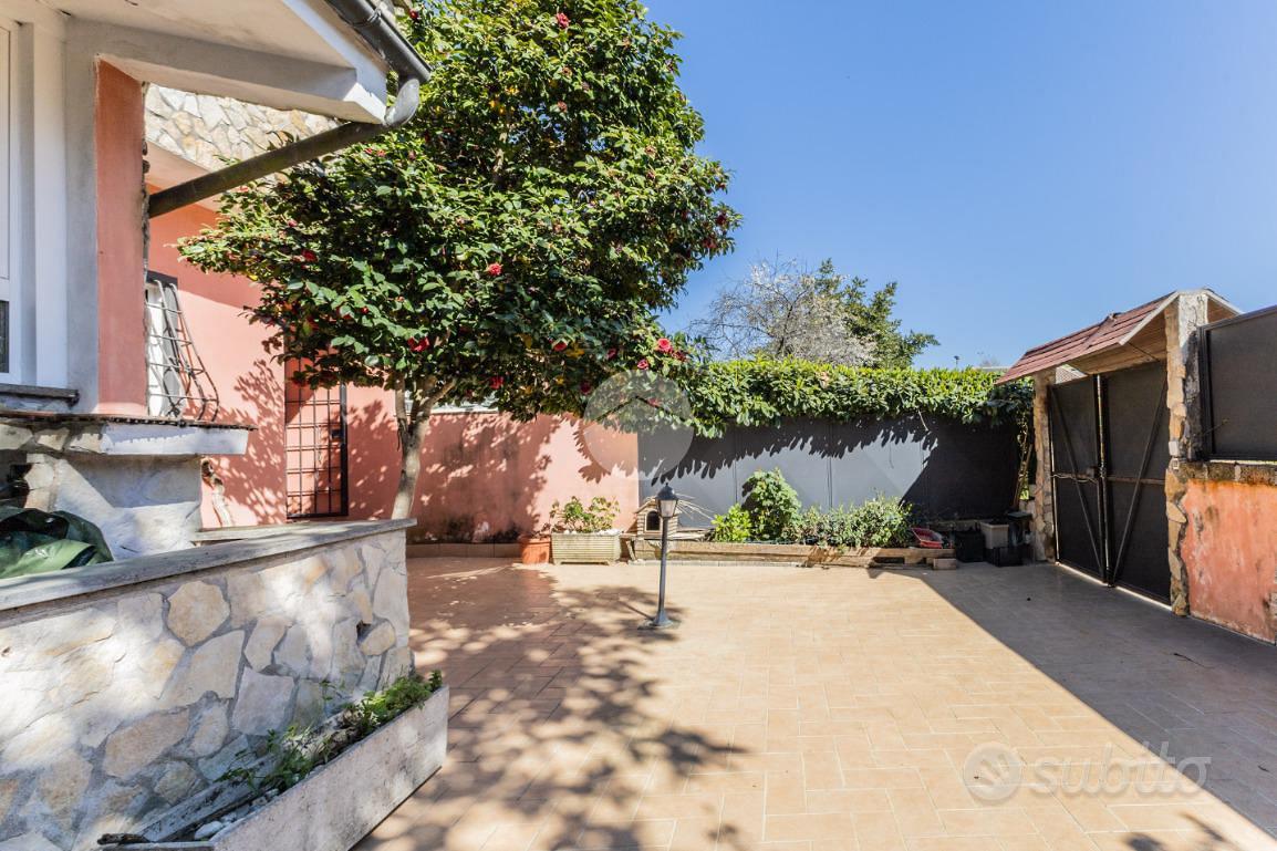 VILLA A SCHIERA A NEPI - Vista 3