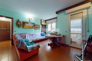Trilocale con due balconi, cantina e garage.