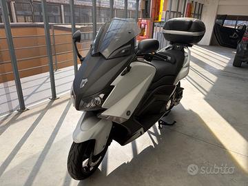 Yamaha T-Max 530 con Bauletto pochi Km