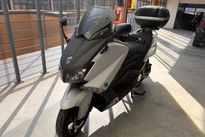 Yamaha T-Max 530 con Bauletto pochi Km