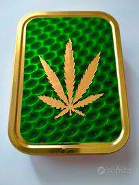 Scatola in alluminio con foglia di marijuana