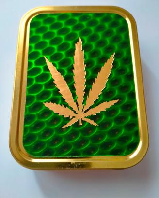 Scatola in alluminio con foglia di marijuana