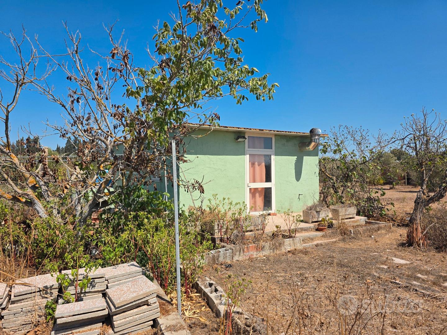 Terreno con locali regolari - Vista 2