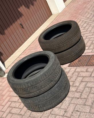 4 Gomme R20: Pirelli 255/45 + Michelin 235/50