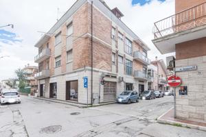 3 LOCALI A ROSETO DEGLI ABRUZZI