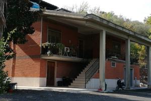 Villa indipendente su due livelli con terreno