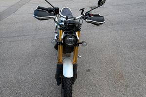 Triumph scrambler 1200xe chrome
