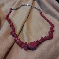 Collana da donna realizzata con autentico corallo 