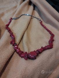 Collana da donna realizzata con autentico corallo 