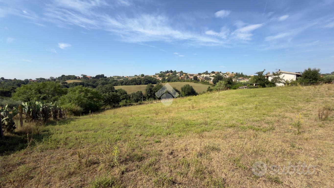 TER. AGRICOLO A CASTELNUOVO DI PORTO - Altro