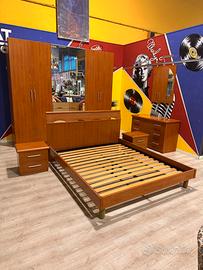 Camera matrimoniale moderna color ciliegio