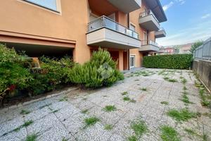 2 LOCALI A ALBA