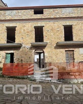 Villa di 400 m² con più di 5 locali a Perdifumo