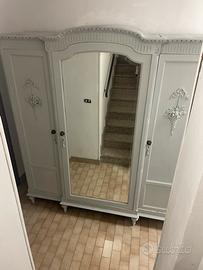 Armadio tre ante Liberty in stile Shabby