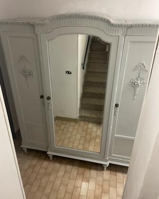 Armadio tre ante Liberty in stile Shabby