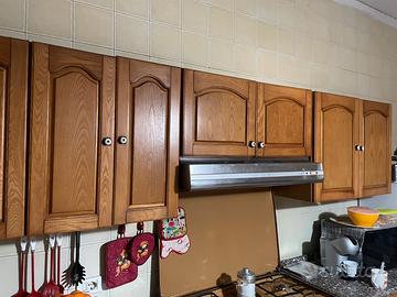 Pensili da cicina in legno noce  marca scavolini .