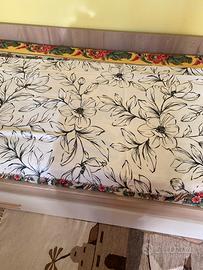 Sciarpone bianco con disegni floreali neri