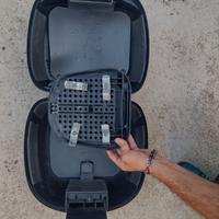 Bauletto con piastra di fissaggio per scuter o mot