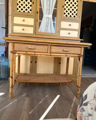 Scrivania / consolle in bambù e rattan vintage