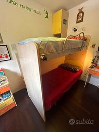 Letto a castello con mobile contenitore
