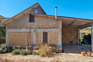 villa con terreno contrada tenalonga 