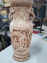 vaso orientale vintage  in resina pesante xx sec