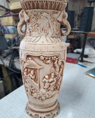 vaso orientale vintage  in resina pesante xx sec