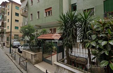 2 LOCALI A NAPOLI