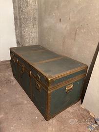 Baule da viaggio vintage verde finiture metalliche