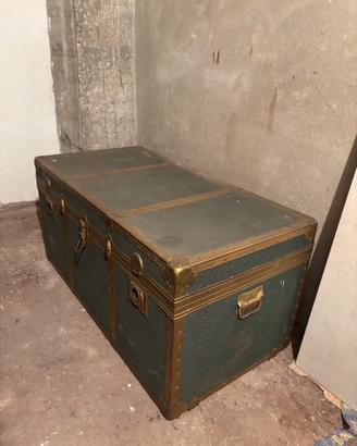 Baule da viaggio vintage verde finiture metalliche