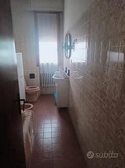 Immobile in asta di 1006 m² con più di 5 locali a - Vista 4