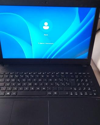 notebook Asus modello P2520S - 15,6 pollici
