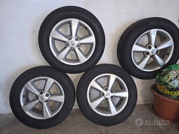 Cerchioni e gomme 4 stagioni 215-65-17 