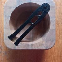 Schiaccianoci con ciotola design moderno