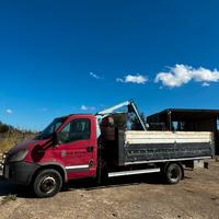 Iveco daily patente c. 60 c18 con gru